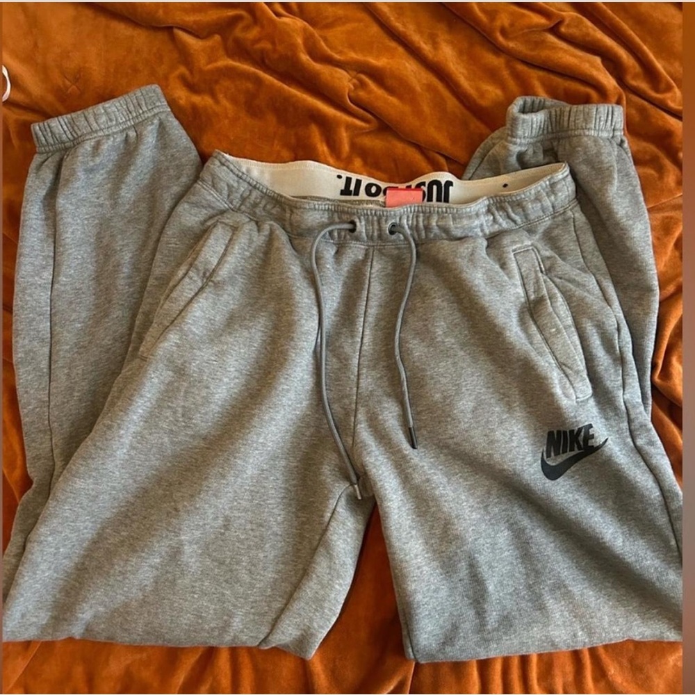 Nike gray sweatpants men’s M (or women’s oversized)